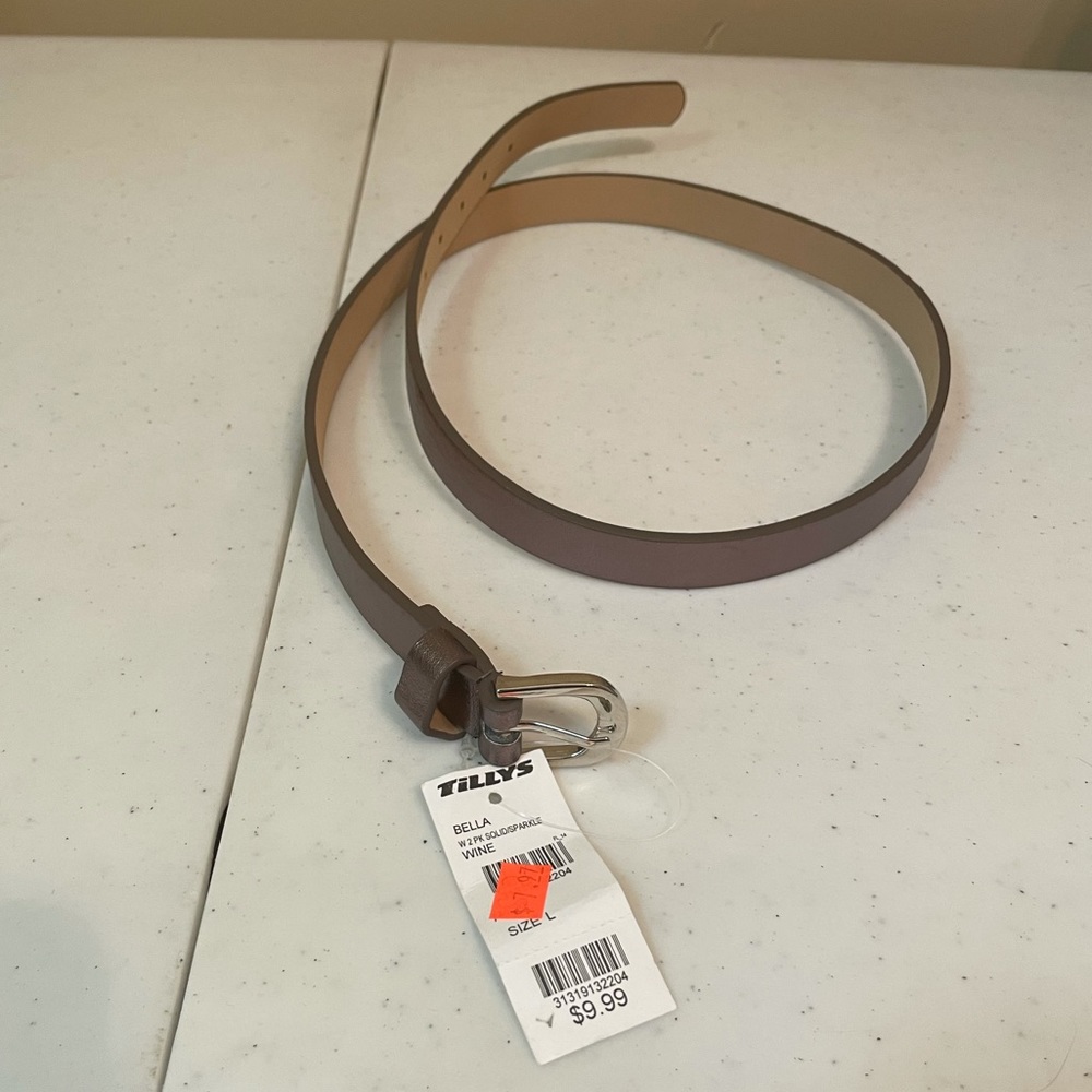 💐 3/ $15 NWT Skinny Belt